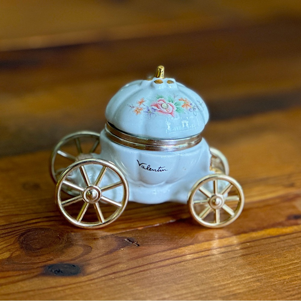 Vintage 1985 Valentin Ceramic Cinderella Carriage Trinket Box, Made in Italy